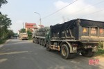 Hà Tĩnh: Bắt giữ 8 xe chở cát "lậu" quá tải trọng trong đêm