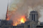 Nhà thờ Đức Bà Paris có gần 340 triệu USD tiền tái thiết