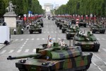 Pháp điều động quân lính, xe tăng đến gần biên giới Nga