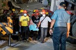 Cứu hộ Philippines làm việc xuyên đêm tìm kiếm hàng chục người nghi bị vùi lấp do động đất