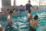 Dạy bơi miễn phí cho học sinh miền núi Hà Tĩnh