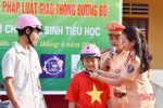 Trao 310 mũ bao hiểm, 20 xe đạp cho học sinh Cẩm Sơn