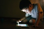 WHO cấm trẻ dưới 2 tuổi tiếp xúc với màn hình điện tử