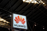“Chia tay” Huawei, doanh thu của Google hao hụt ra sao?