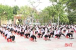 Gần 1.000 học sinh Hà Tĩnh học cách phòng đuối nước trước khi nghỉ hè