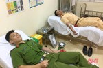 4 chiến sỹ Công an Hà Tĩnh hiến máu cứu người