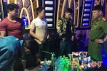 4 thanh niên Hương Khê rủ nhau vào quán karaoke… “đập đá”!