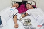 2 nhân viên BVĐK Hồng Lĩnh trực tiếp hiến máu cứu bệnh nhân