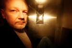 Mỹ chính thức đề nghị dẫn độ nhà sáng lập WikiLeaks