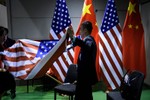 Mỹ ngừng áp thêm thuế, nối lại đàm phán thương mại với Trung Quốc