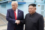 Thế giới ngày qua: Tổng thống Mỹ Trump và nhà lãnh đạo Triều Tiên Kim Jong-un gặp nhau lần 3