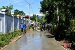 Tỉnh đoàn Hà Tĩnh hỗ trợ xã Hương Long làm đường, cải tạo vườn nông thôn mới
