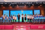 Bảo Việt nhân thọ tặng 30 xe đạp cho trẻ em nghèo Hà Tĩnh