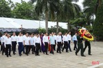 Đoàn công tác Ban Tổ chức Trung ương, tỉnh Hà Tĩnh dâng hương các anh hùng liệt sỹ tại Hà Giang