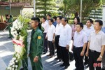 Đoàn công tác Ban Tổ chức Trung ương dâng hương, tặng quà tại Khu di tích Ngã ba Đồng Lộc