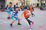 Ngày hè, học sinh Hà Tĩnh trổ tài chơi bóng rổ 