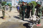 Hành quân dã ngoại làm công tác dân vận, giúp dân xây dựng NTM ở Hà Tĩnh