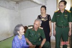 Bộ Tư lệnh Quân khu 4 tặng quà đối tượng chính sách ở Hà Tĩnh