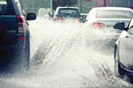15 điều bạn nên lưu ý khi lái xe trong mùa mưa bão