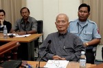 Thế giới ngày qua: Thủ lĩnh số 2 của Tập đoàn diệt chủng Khmer Đỏ qua đời