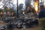 Thảm họa kinh hoàng: Xe bồn nổ, 60 người chết, 70 người bị thương vì "hôi dầu"