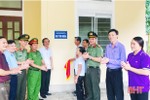 Bàn giao nhà tình nghĩa cho gia đình giáo dân đặc biệt khó khăn ở Hương Sơn