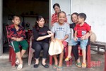 Xúc động chuyện người phụ nữ Hà Tĩnh tận tâm nuôi 4 con riêng của chồng
