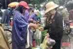 Mưa lũ dài ngày, rau xanh ở Hà Tĩnh "rục rịch" tăng giá 