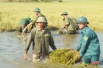 Lực lượng vũ trang Hà Tĩnh giúp dân khắc hậu quả mưa lũ