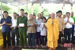 Trao 60 suất quà cho nạn nhân nhiễm chất độc da cam ở Đức Thọ, Vũ Quang