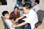 Khám bệnh miễn phí cho trẻ em khuyết tật huyện Nghi Xuân