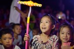 Niềm vui trung thu đến với trẻ em vùng ảnh hưởng bão số 4 ở Hà Tĩnh