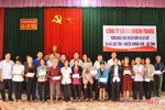 Công ty TNHH Chứng khoán YUANTA Việt Nam tặng 200 triệu đồng cho người dân vùng lũ Hương Khê