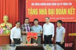 Hội đồng hương tại Vũng Tàu trao tặng hộ nghèo Nghi Xuân 350 triệu đồng làm nhà ở