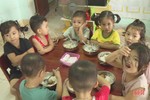 50% trường học ở Lộc Hà “bất an” với thực phẩm bữa ăn bán trú