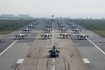 Không quân Mỹ và chiến thuật “voi đi bộ” đậm chất... khoe của