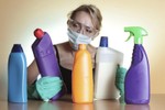 Ngộ độc vì sử dụng các hóa chất tẩy rửa trong gia đình