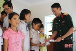 Viettel Hà Tĩnh trao 60 suất học bổng “Vì em hiếu học” ở Thạch Hà