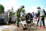 Gần 100 CBCS Trung đoàn 841 giúp dân Cẩm Xuyên làm nông thôn mới
