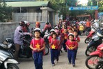 “Xếp hàng đón con” - hóa giải ùn tắc trước cổng trường học ở Hà Tĩnh