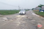 Tỉnh lộ 548 ở Hà Tĩnh chi chít ổ gà, người đi đường vừa sợ tai nạn lại “xót xe”