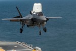 Siêu tiêm kích F-35 lần đầu thử chế độ “quái thú” trên tàu sân bay