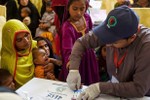 Pakistan: 900 trẻ dương tính với HIV do bác sĩ tái sử dụng bơm tiêm