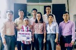 Hơn 100 triệu đồng hỗ trợ học sinh có mẹ bị tử vong vì TNGT ở Hồng Lĩnh
