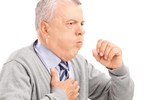 Chú ý phòng viêm phổi mùa lạnh ở người cao tuổi