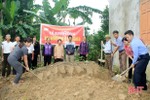 Khởi công xây nhà tình nghĩa cho hộ nghèo trên “ốc đảo” Hồng Lam