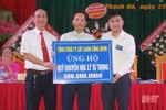 Doanh nhân quê Hà Tĩnh ủng hộ Quỹ Khuyến học Lý Tự Trọng 500 triệu đồng