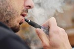 Sử dụng thuốc lá điện tử, nam thiếu niên phải ghép phổi