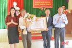 Trưởng ban Tuyên giáo Tỉnh ủy trao chứng nhận Vĩnh Gia là thôn văn hóa
