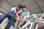 Thầy trò vùng biển Hà Tĩnh gom xe đạp cũ tặng học sinh nghèo